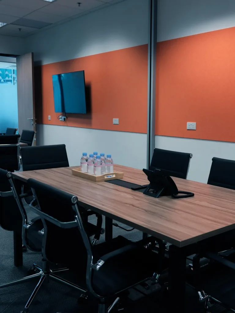 meeting-room-cwork Fully equipped meeting room with screen and whiteboard at C-Work Singapore